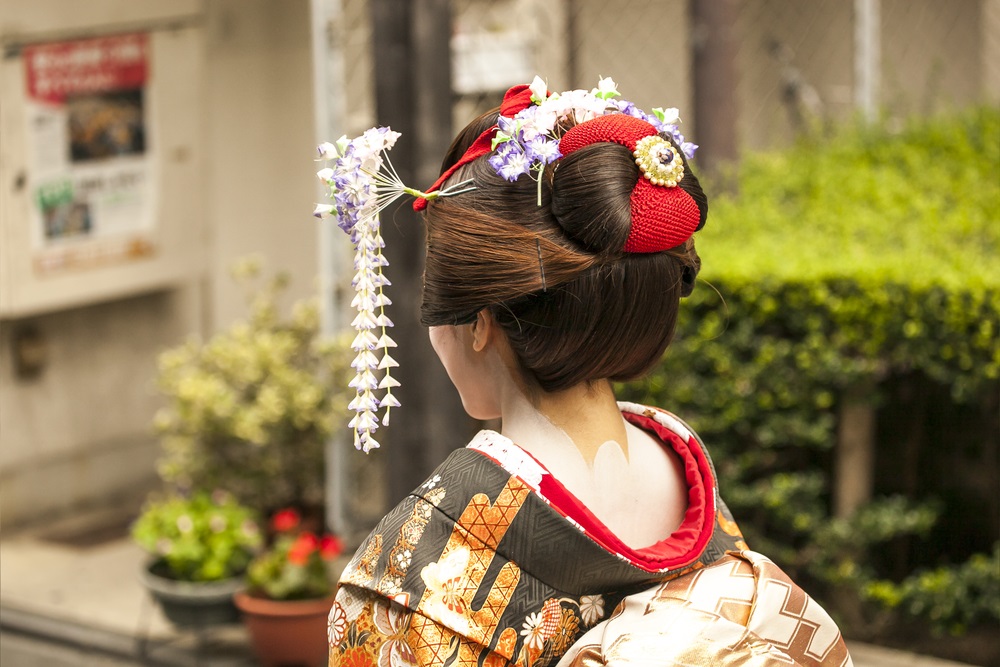 Former Maiko Exposes the Dark Side of Geisha in Japan 