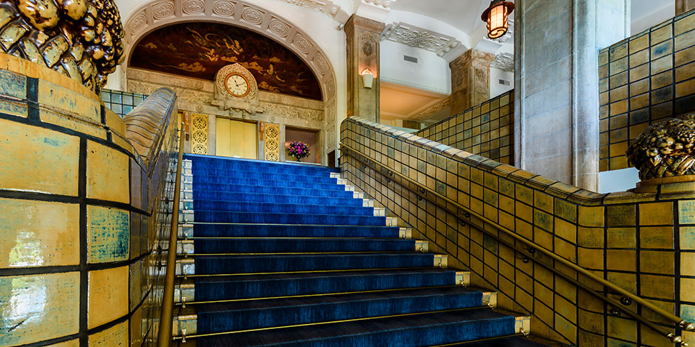 Hotel New Grand staircase