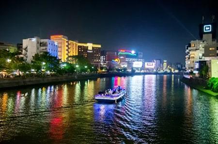 Fukuoka Night Tour to Fukuoka Tower, Nakagawa River Cruise and Enjoy Yatai Dinner